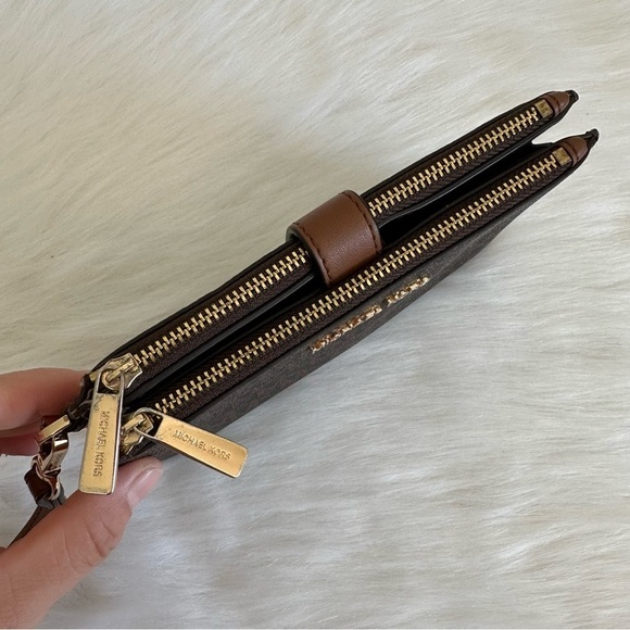 Michael Kors Jet Set Brown Monogram Travel Wallet - Picture 3 of 7